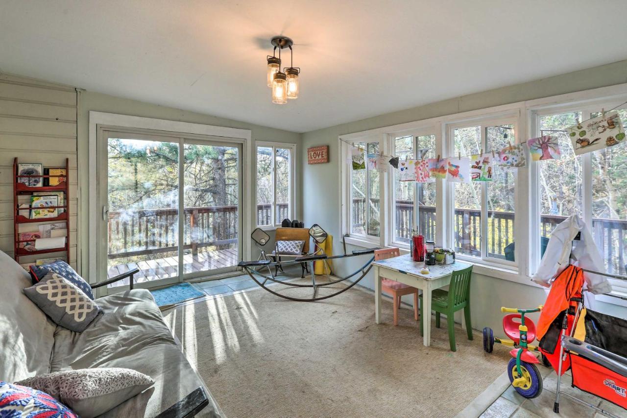 Stunning Golden Home With Deck About 35 Mi To Denver! Eksteriør billede