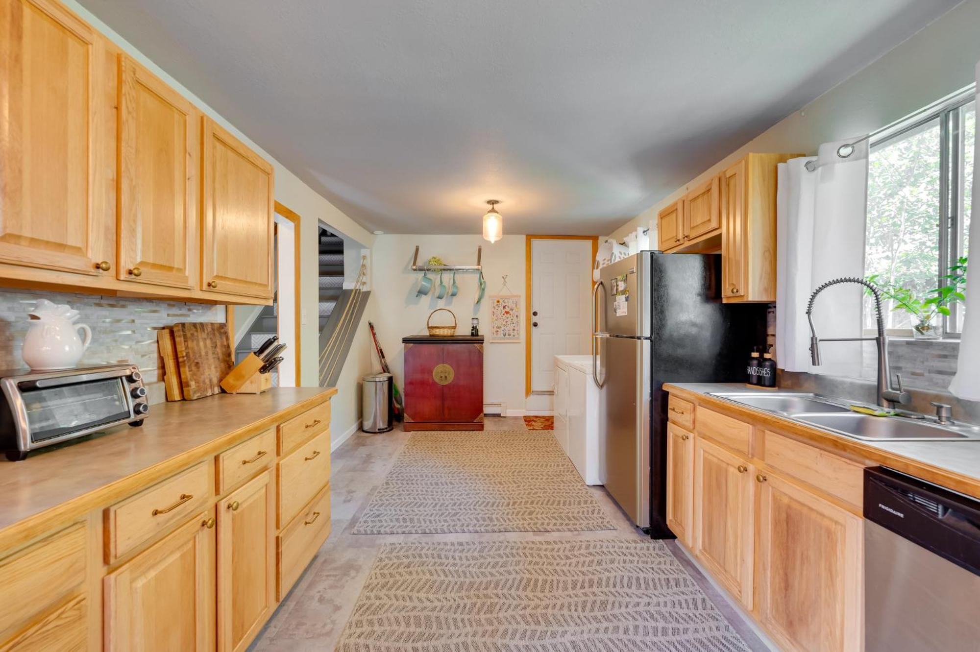 Stunning Golden Home With Deck About 35 Mi To Denver! Eksteriør billede