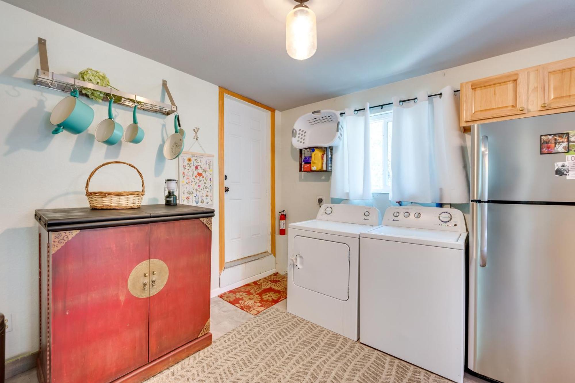 Stunning Golden Home With Deck About 35 Mi To Denver! Eksteriør billede
