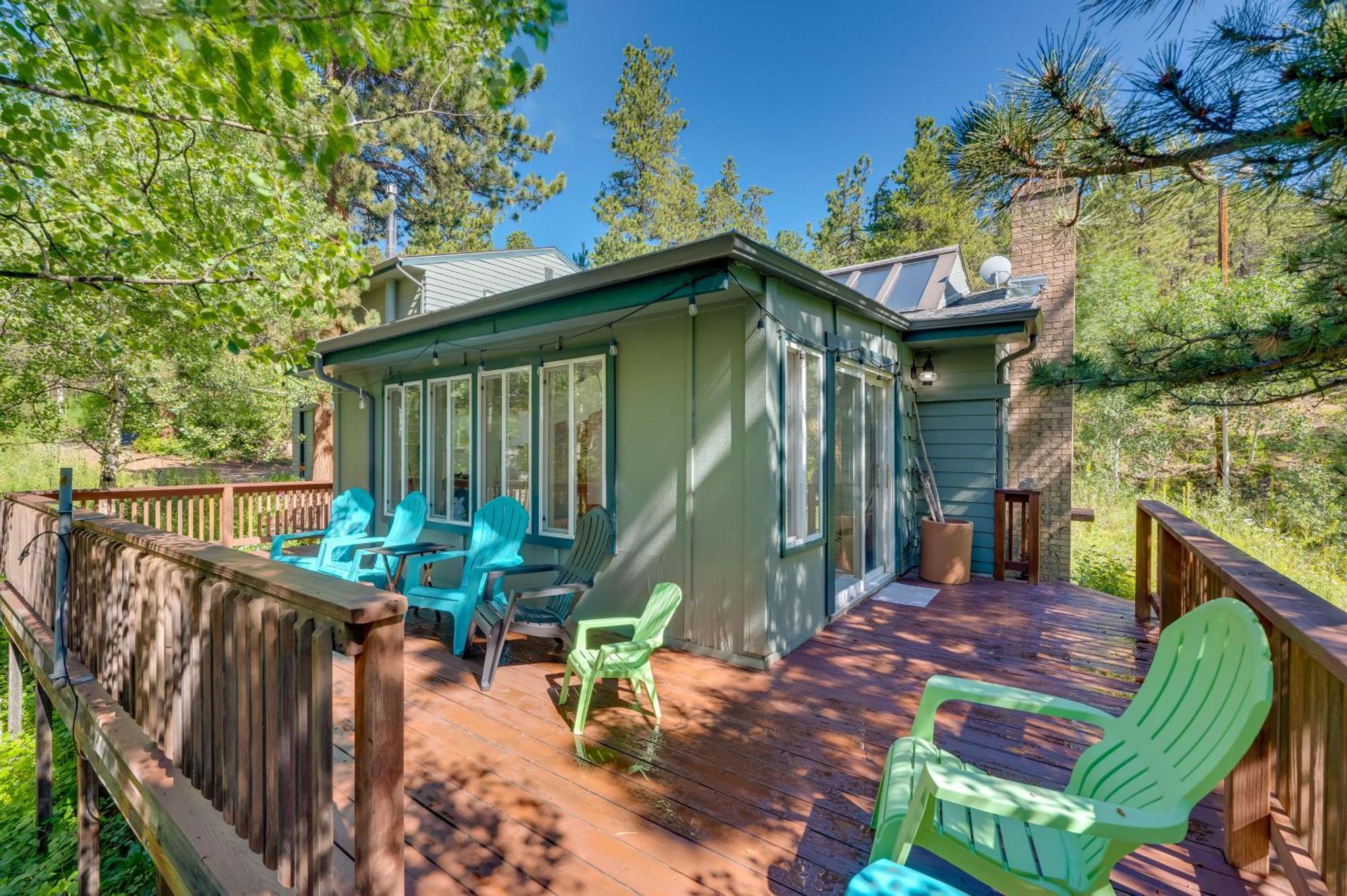 Stunning Golden Home With Deck About 35 Mi To Denver! Eksteriør billede