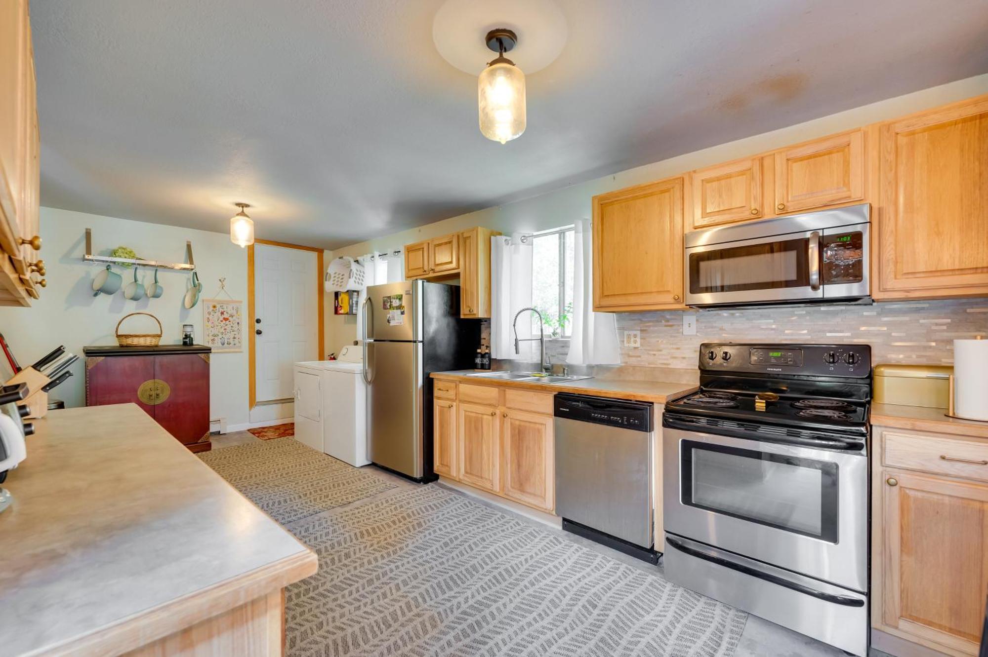 Stunning Golden Home With Deck About 35 Mi To Denver! Eksteriør billede