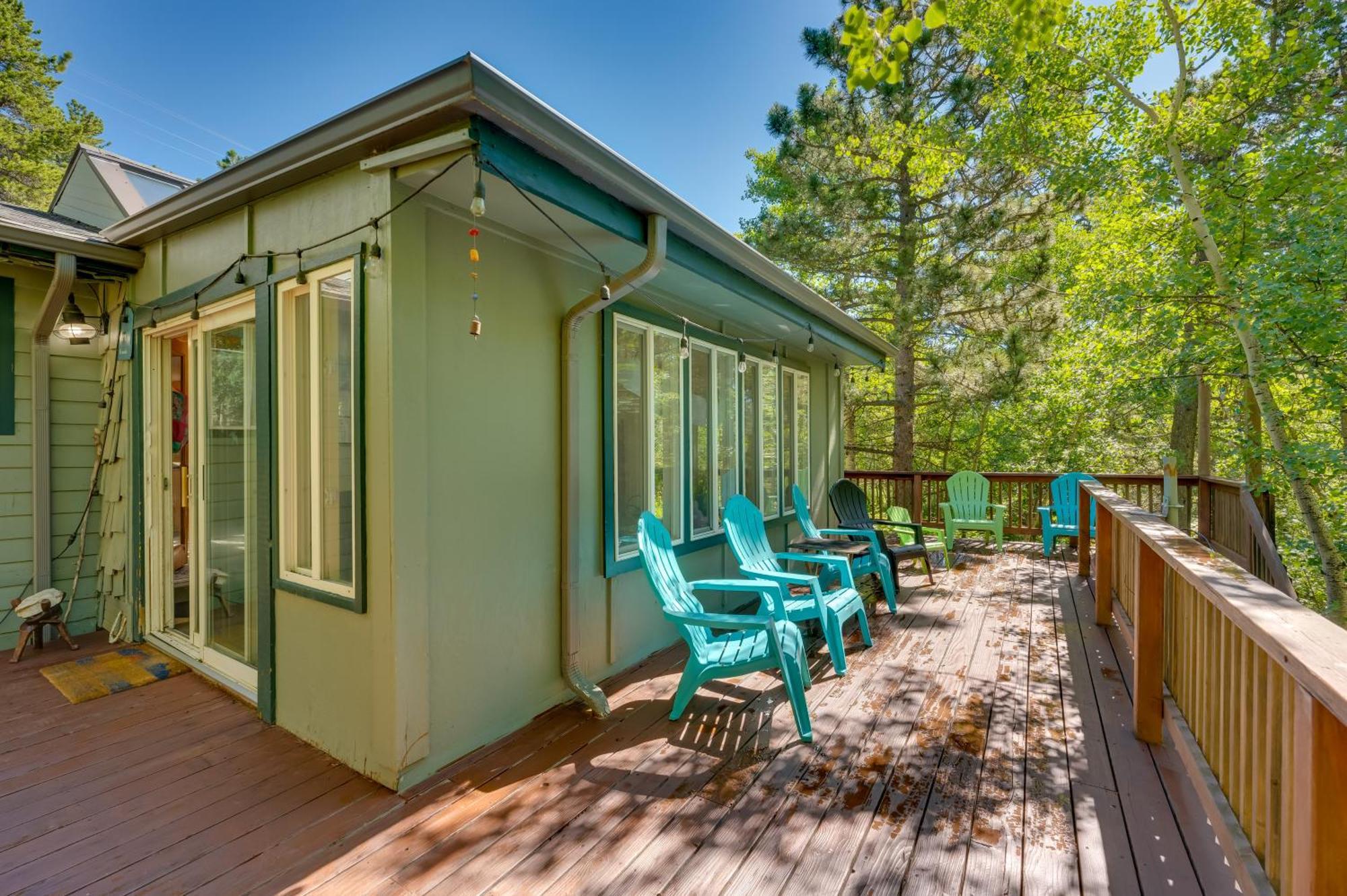 Stunning Golden Home With Deck About 35 Mi To Denver! Eksteriør billede