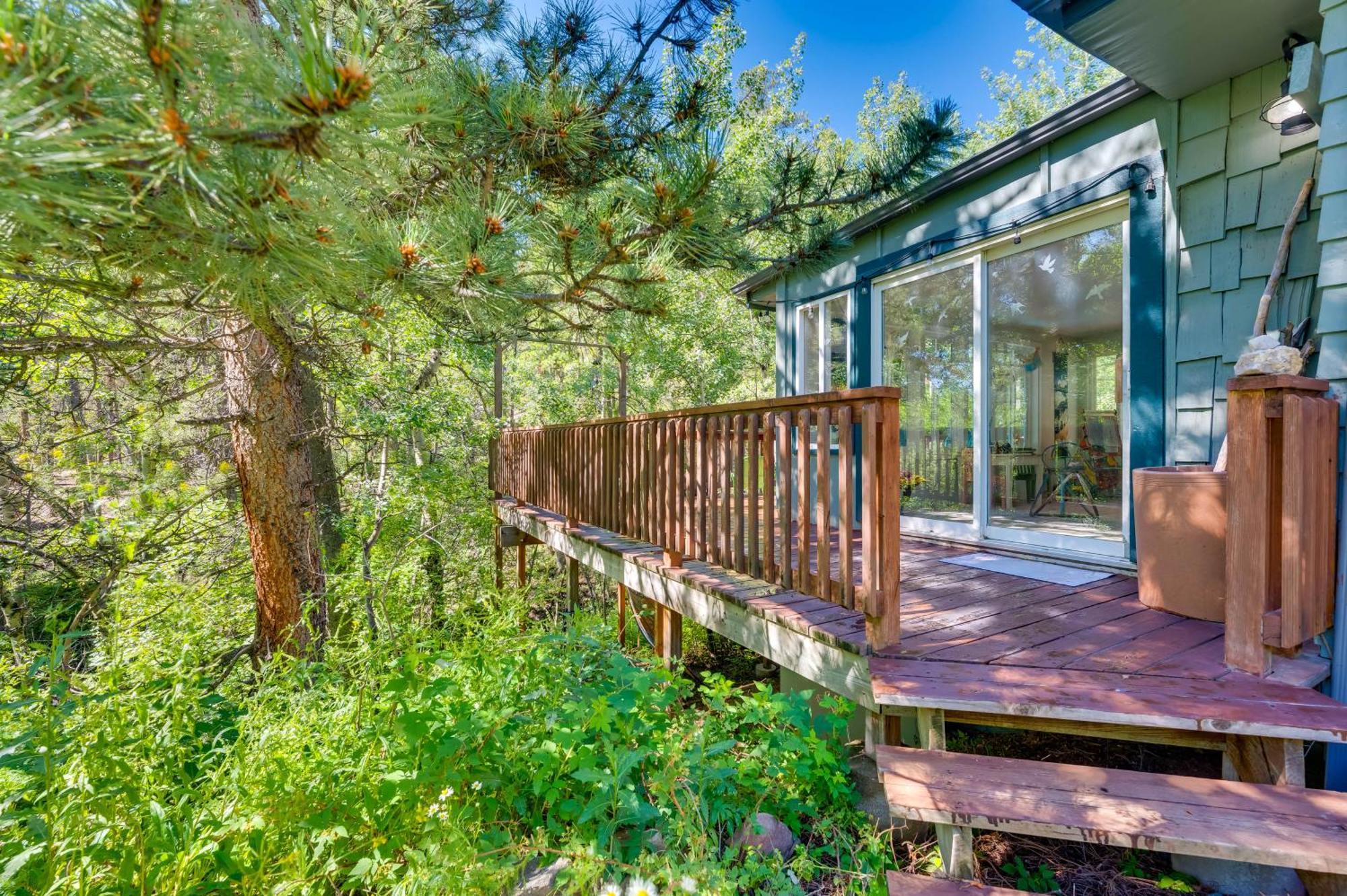 Stunning Golden Home With Deck About 35 Mi To Denver! Eksteriør billede