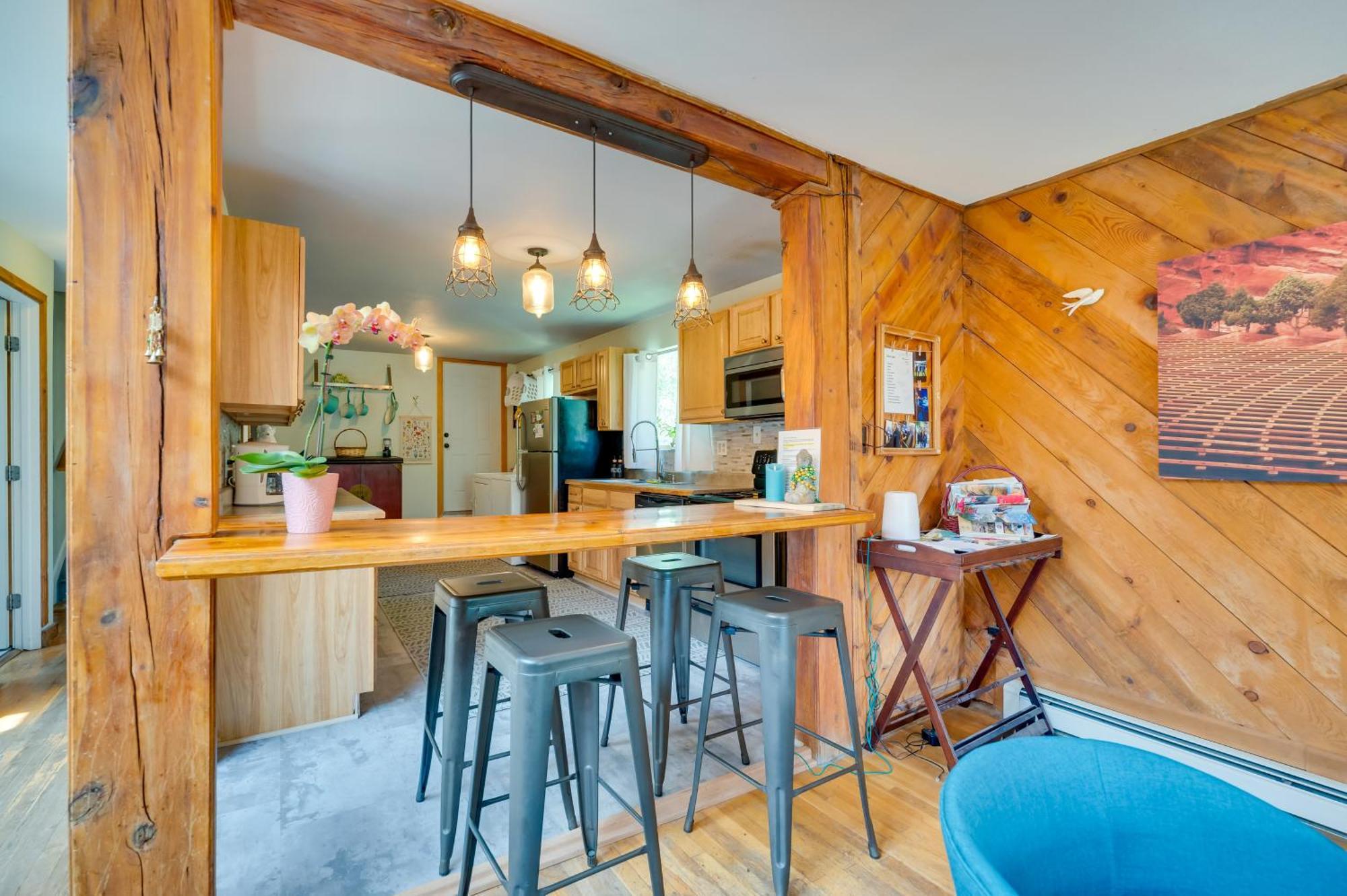 Stunning Golden Home With Deck About 35 Mi To Denver! Eksteriør billede