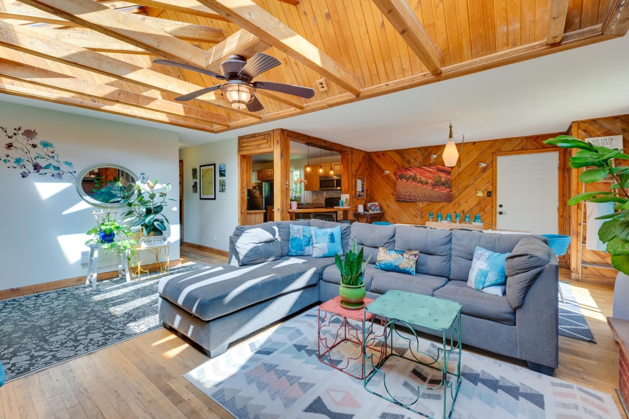 Stunning Golden Home With Deck About 35 Mi To Denver! Eksteriør billede