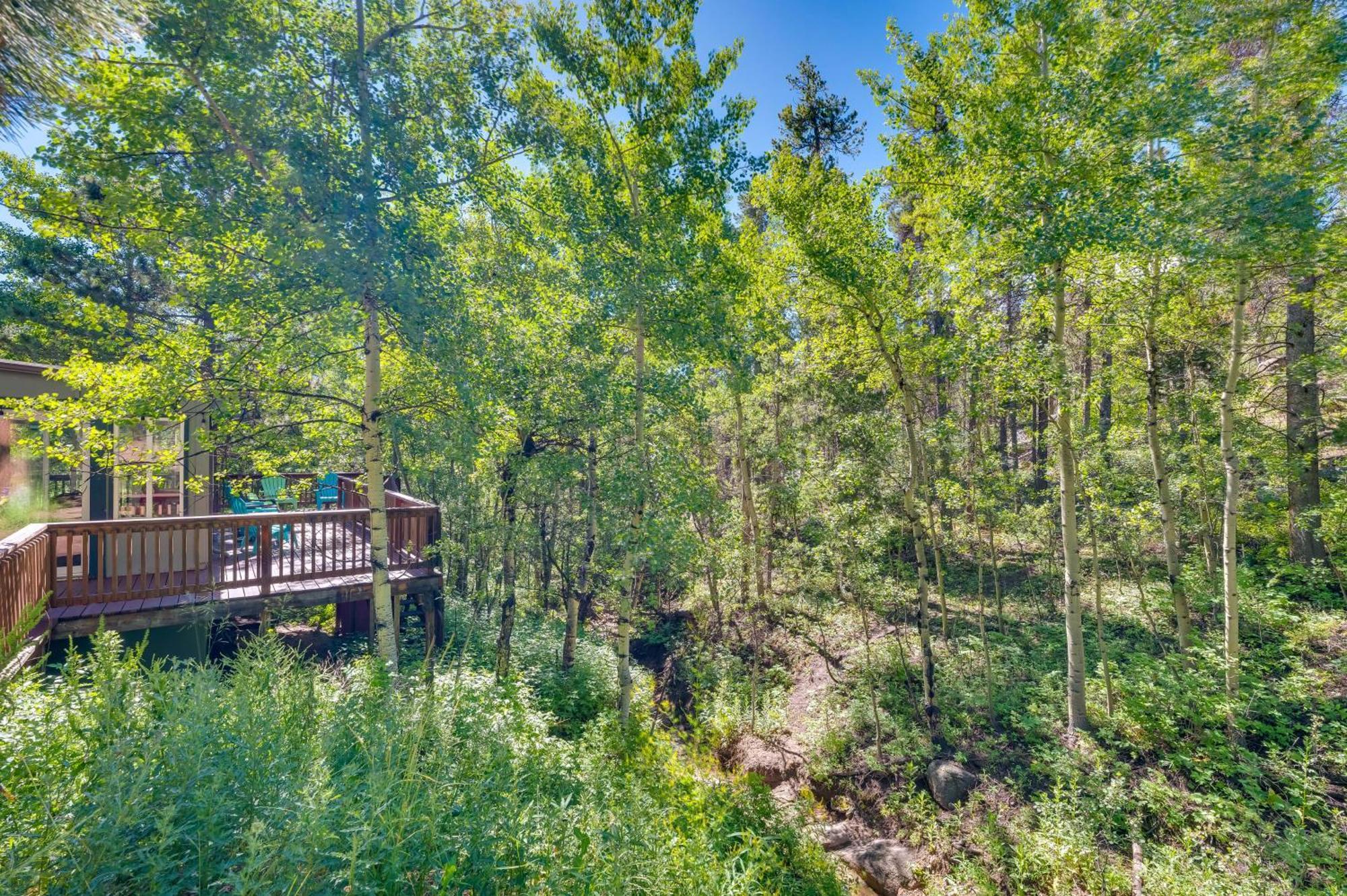 Stunning Golden Home With Deck About 35 Mi To Denver! Eksteriør billede