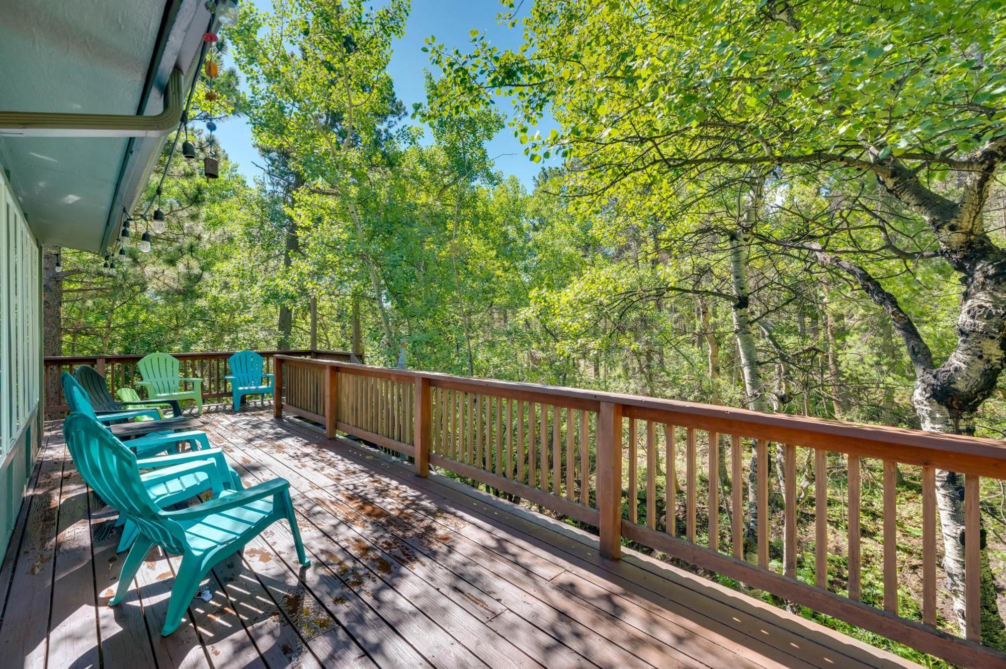 Stunning Golden Home With Deck About 35 Mi To Denver! Eksteriør billede