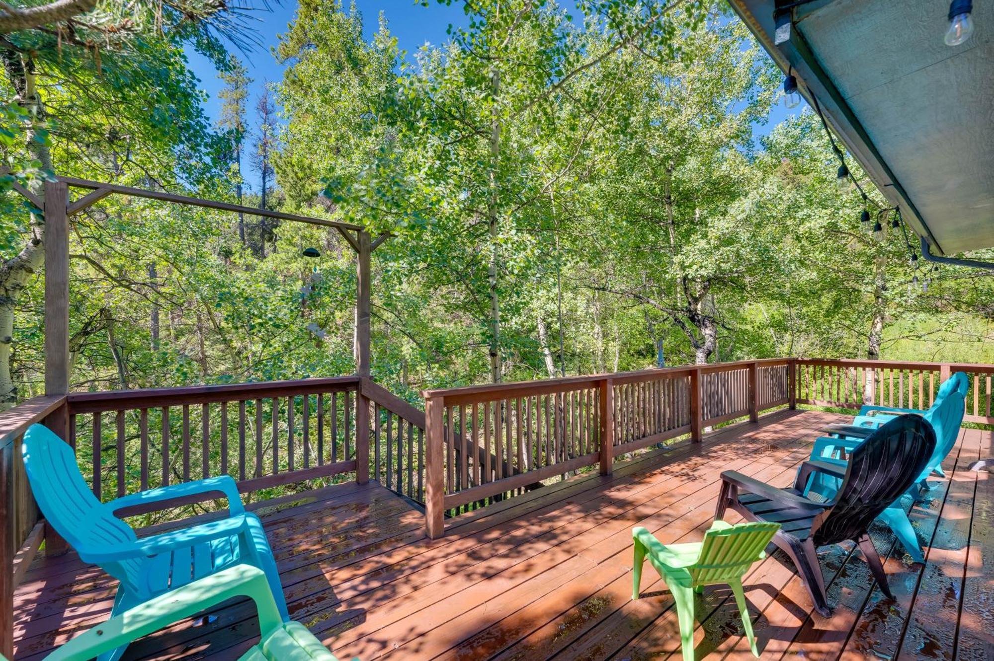 Stunning Golden Home With Deck About 35 Mi To Denver! Eksteriør billede